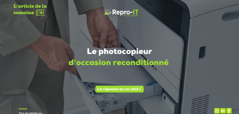 Photocopieur d’occasion reconditionné : un utilisateur à côté d’un appareil professionnel