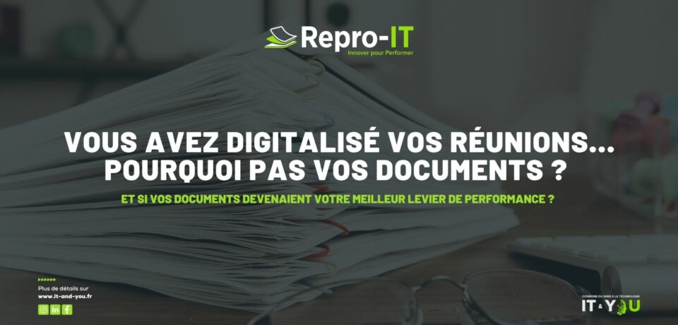 Documents à dématérialiser : pile de dossiers et invitation à organiser leur traitement numérique
