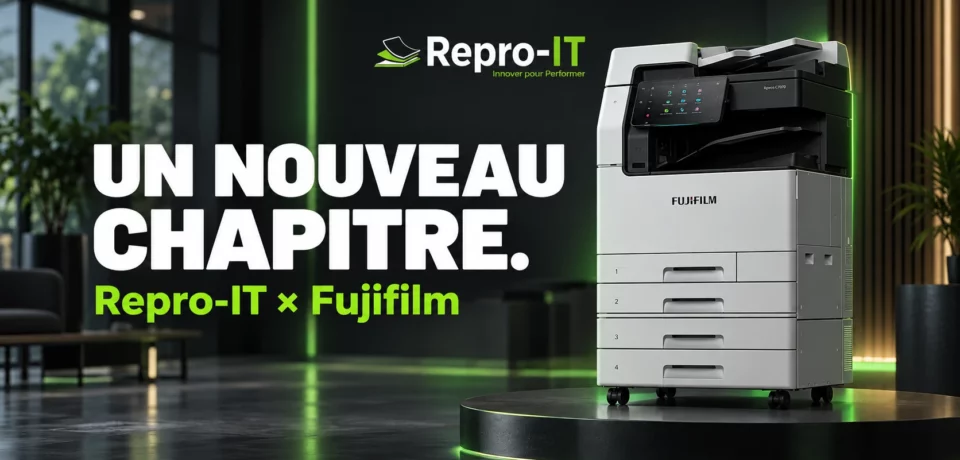 Fujifilm Apeos C7070 sur un podium, illustration de l’annonce du partenariat Repro-IT et Fujifilm.