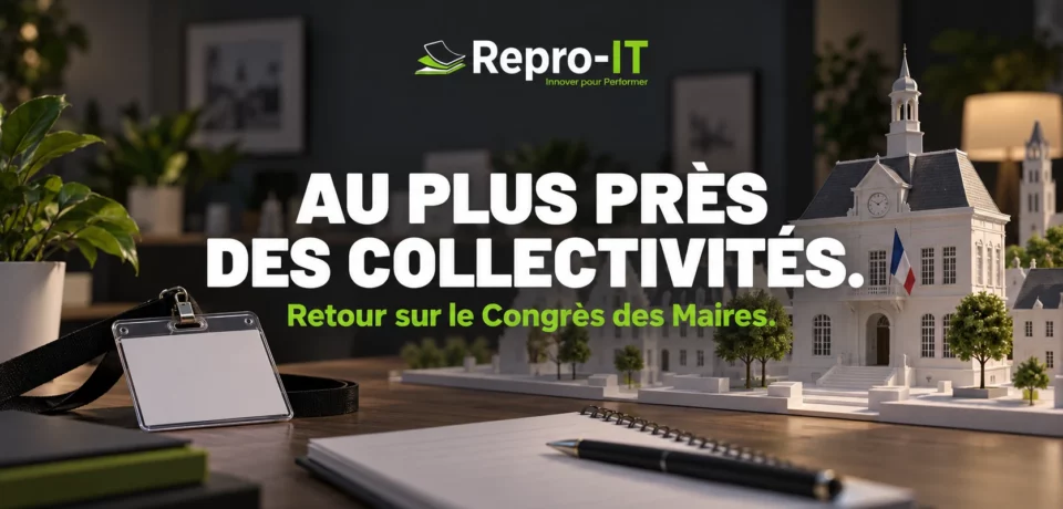Maquette de mairie, badge et carnet : illustration des échanges avec les collectivités.